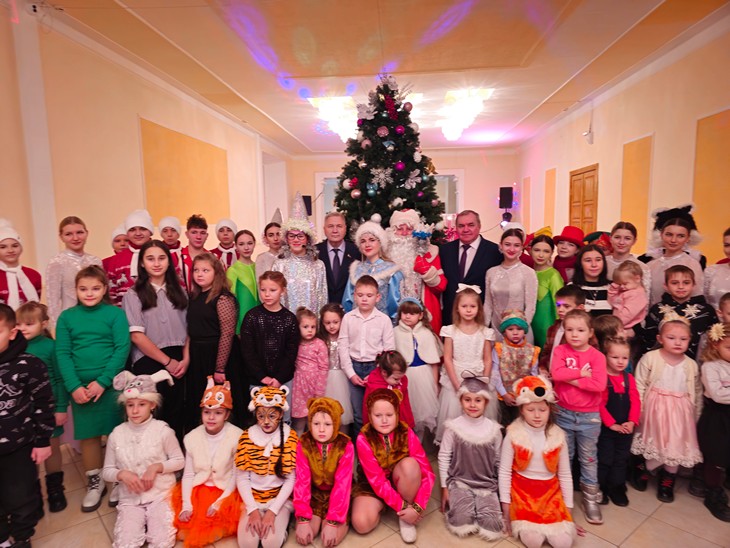 Елка Новый год Красный Сулин дети Администрация Красносулинского района