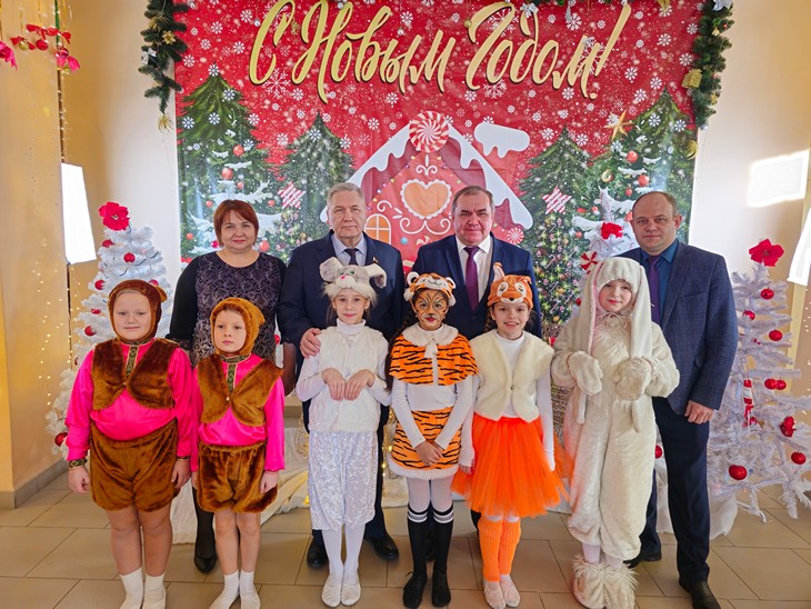 Елка Новый год Красный Сулин дети Администрация Красносулинского района