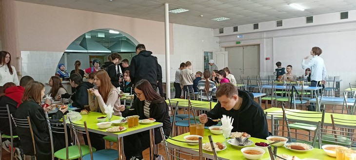 Гимназия Столовая Красный Сулин питание в школах дети за столом