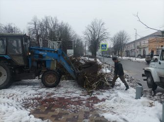 Красный Сулин уборка города после стихии трактор уборка веток