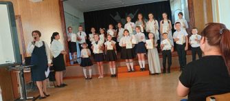 Школе №3 Красного Сулина ученикам вручили почетные грамоты и дипломы