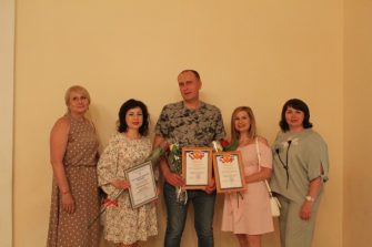 Красносулинские медики принимают поздравления профессиональный праздник РДК награда концерт
