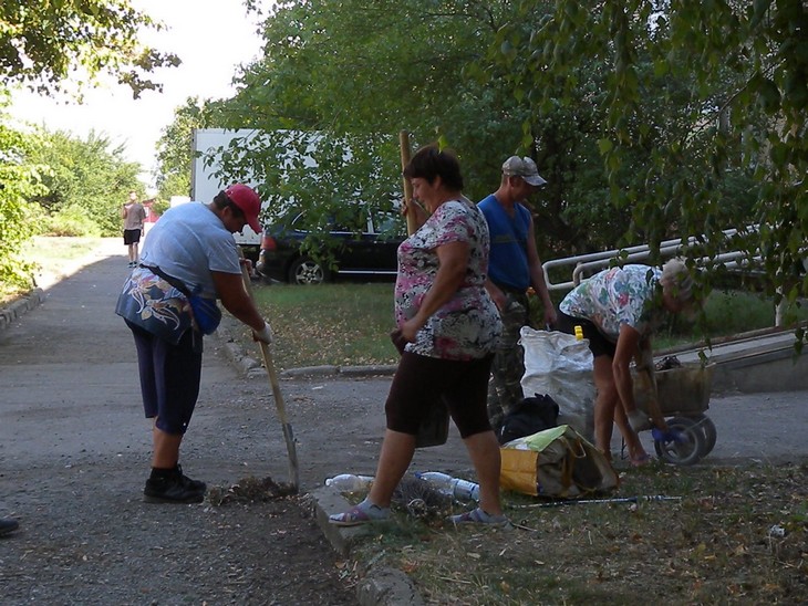 Красный Сулин Уборка мусора люди