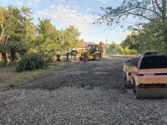 В Красном Сулине благоустраивают подъезд к физкультурному комплексу