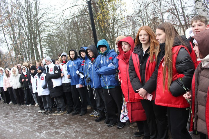 В сквере имени Александра Невского установили памятный знак